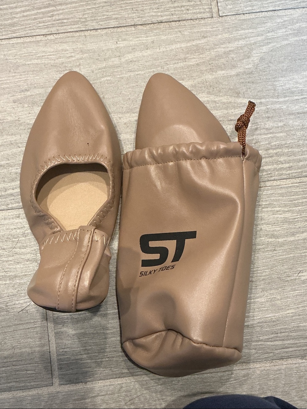 Silky Toes Women's Nude Foldable Flats w/ Case Sz 9